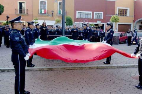 Lilia Caritina Olvera encabeza Izamiento de bandera imagen 6