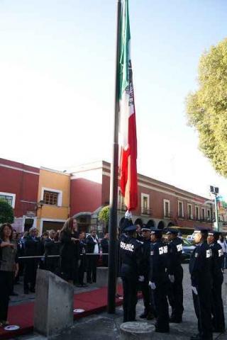 Lilia Caritina Olvera encabeza Izamiento de bandera imagen 12