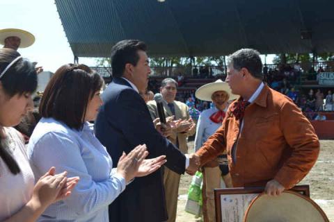 Encabeza Adolfo Escobar charreada de Gala en Tlaxcala imagen 4