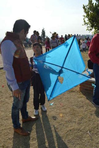 Zainos Flores apoyó a las tradicionales coleadas en Tepeyanco imagen 3