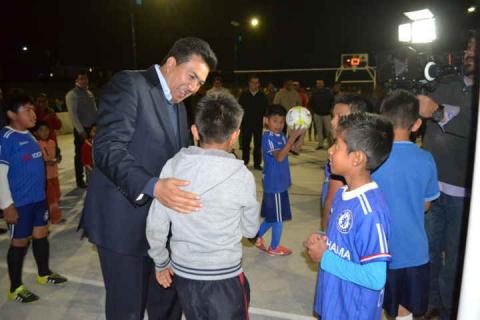 Mete gol Adolfo Escobar al entregar cancha de fútbol en Atlahapa imagen 2