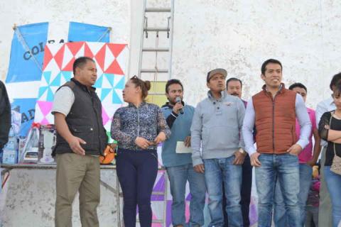 Zainos Flores apoyó a las tradicionales coleadas en Tepeyanco imagen 1