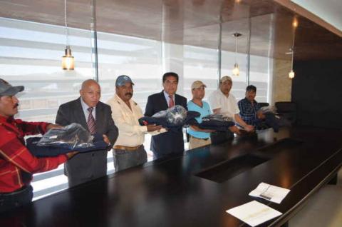 Entrega Alcalde de Calpulalpan equipamiento a Policías de Comunidad imagen 2