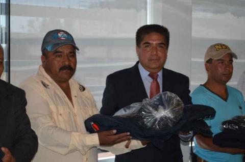Entrega Alcalde de Calpulalpan equipamiento a Policías de Comunidad imagen 3