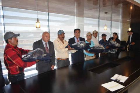Entrega Alcalde de Calpulalpan equipamiento a Policías de Comunidad imagen 1