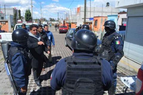 Reportan saldo blanco en Calpulalpan por fuertes vientos imagen 11