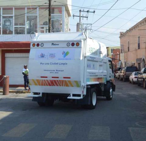 Pone en marcha nuevo Camión recolector de desechos sólidos imagen 3