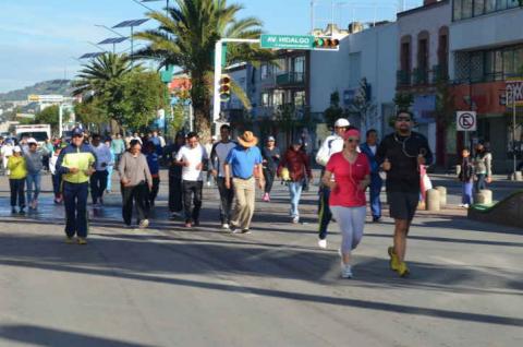 Encabeza Adriana Dávila carrera pro migrantes “Sin distinciones” en Apizaco imagen 2