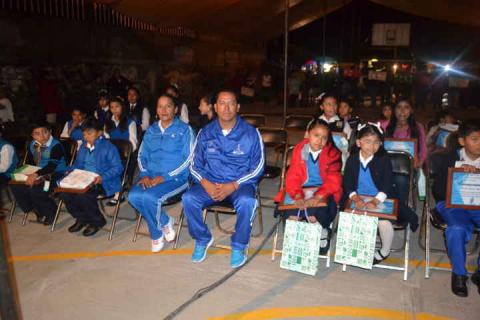 Reconocen a niños destacados de Cuauhtelulpan imagen 5