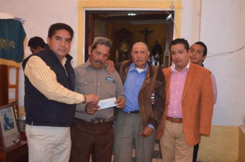 Contribuyen en mejoramiento de parroquia en “Santiago Cuaula” imagen 1