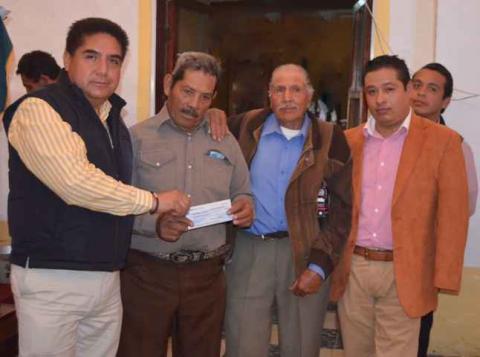 Contribuyen en mejoramiento de parroquia en “Santiago Cuaula” imagen 8