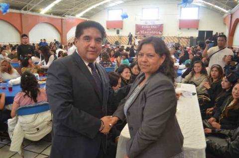 Reconoce Ayto. de Calpulalpan importante labor de Magisterio imagen 1
