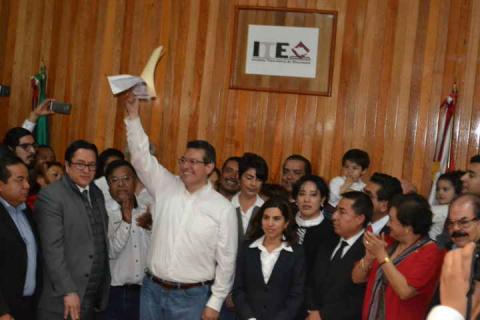 Mena Rodríguez se registró como candidato al gobierno imagen 3