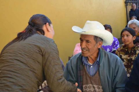 Llega campaña de entrega de lentes a Huiloac, Ixcotla y Texcacoac imagen 2
