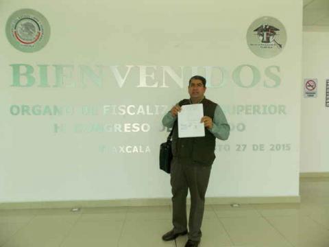 Presenta su declaración patrimonial Víctor Briones imagen 1