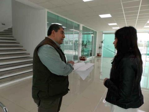 Presenta su declaración patrimonial Víctor Briones imagen 2