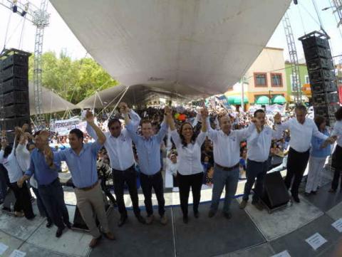 Mega cierre de Adriana Dávila, más de 35 mil la respaldan imagen 2