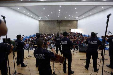 Marichi de la Policía Federal participó durante domingo familiar en Huamantla imagen 5