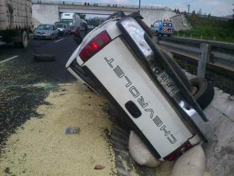 Volcadura deja un lesionado en la autopista Tlaxcala-San Martin imagen 2