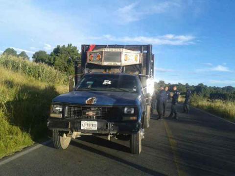 Policía municipal de Ixtacuixtla encuentran abandonada camioneta con 4 mil litros de diésel imagen 2