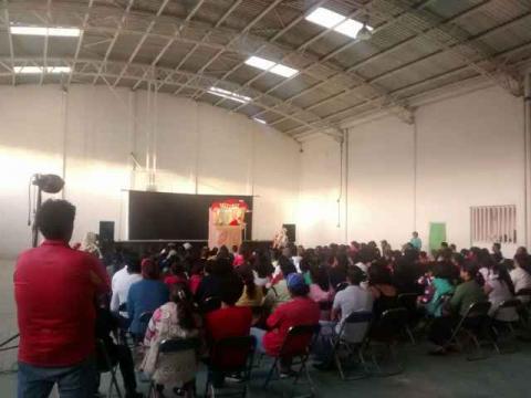 Cientos personas de Tetlatlahuca disfrutaron el inicio del festival de títeres imagen 2