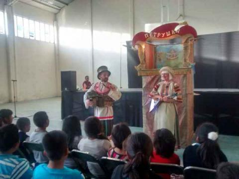 Cientos personas de Tetlatlahuca disfrutaron el inicio del festival de títeres imagen 3