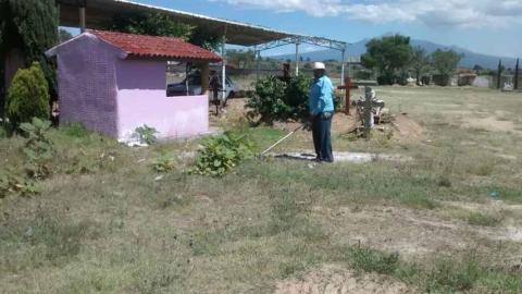 Ayuntamiento realiza faenas de limpieza en los 6 panteones imagen 4