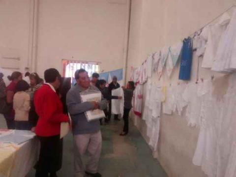 Alcalde y presidenta del SMDIF clausuran curso de deshilado imagen 2