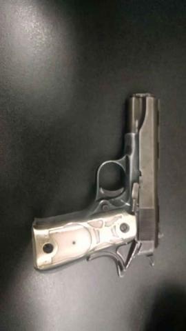 Detienen a cuatro hombres por posesión de armas imagen 5