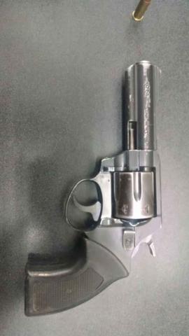 Detienen a cuatro hombres por posesión de armas imagen 2