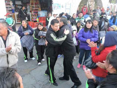 Albino Mendieta entrega apoyos a peregrinos imagen 3