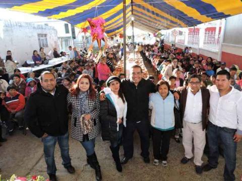Lleva Albino Mendieta a los Reyes Magos a Tetlanohcan imagen 1