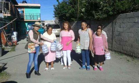 Ayuntamiento entrega regalos a las mamás en sus domicilios imagen 3