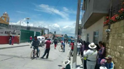 Se enfrentan policías y padres de familia en Cuapiaxtla imagen 1