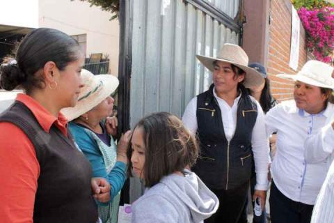 Escucha Friné Hernández a habitantes de Atotonilco imagen 1