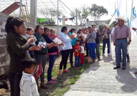 Escucha Friné Hernández a habitantes de Atotonilco imagen 2