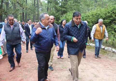 Acompaña JAAL a gobernador en gira de trabajo por el municipio imagen 2