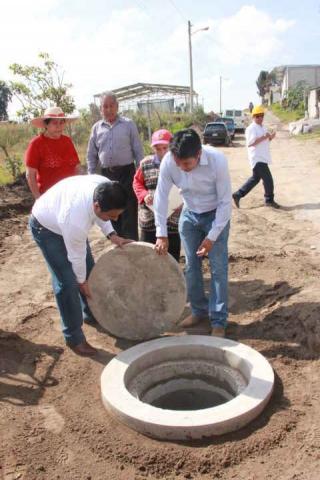 Celis Galicia inaugura drenaje en Guadalupe Victoria imagen 2
