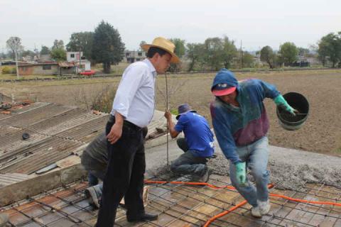 Familias vulnerables son beneficiadas con un techo firme: alcalde imagen 3