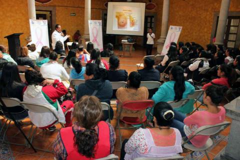Realizan Feria Informativa por lucha Contra el Cáncer de Mama imagen 2