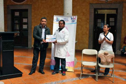 Realizan Feria Informativa por lucha Contra el Cáncer de Mama imagen 6