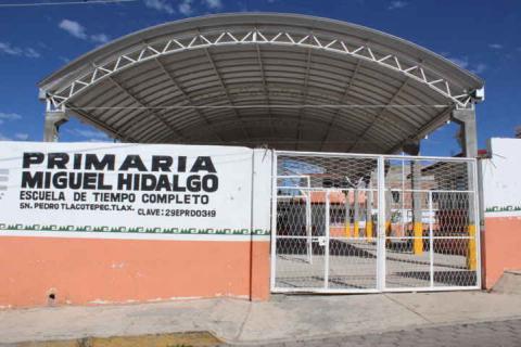 Escuelas de Xaloztoc contarán con techumbre en patio cívico imagen 1