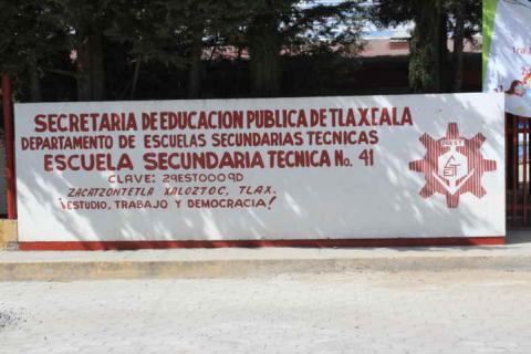 Escuelas de Xaloztoc contarán con techumbre en patio cívico imagen 3