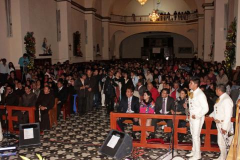 Calpulalpan: Canta Estela Núñez, Mañanitas a “San Antonio de Padua” en su día imagen 3