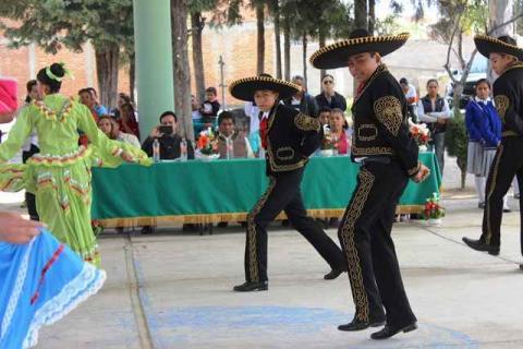 Inauguran autoridades la techumbre de la Telesecundaria Francisco Márquez en Mazatecochco imagen 2