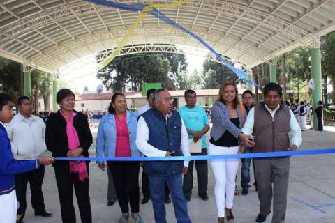 Inauguran autoridades la techumbre de la Telesecundaria Francisco Márquez en Mazatecochco imagen 3