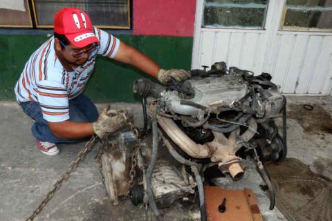 Capturan a tres sujeros dedicados a desvalijar automóviles robados imagen 2