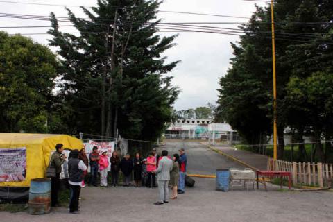 Se solidariza Autoridad Municipal con ex trabajadores de Calzado Sandak imagen 2