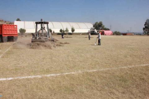 Pone en marcha alcalde rehabilitación del campo deportivo imagen 2
