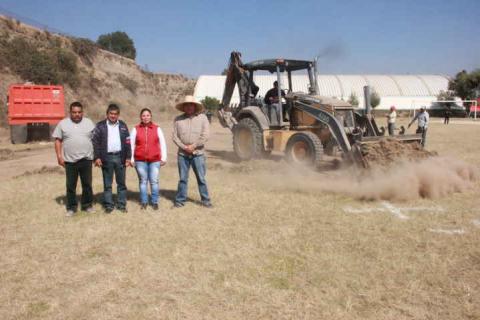 Pone en marcha alcalde rehabilitación del campo deportivo imagen 1